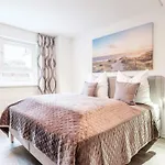 Apartment 2 Seasons, Six Senses